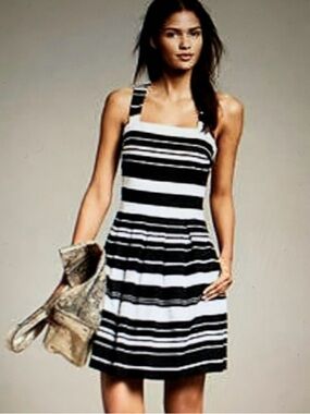 Banana Republic Pleated Fit & Flare Black & White Stripe Dress size 4